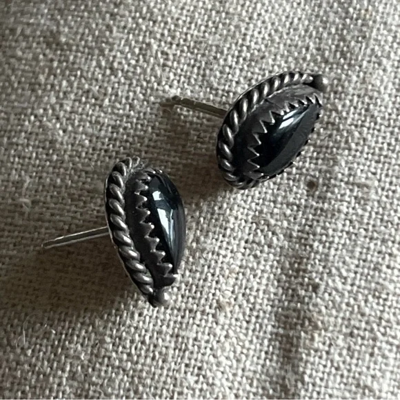 Vintage Native American Black Onyx Sterling Silver Stud Earrings - Marked STG - Picture 5 of 5